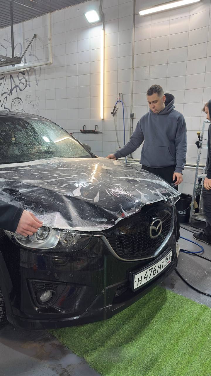 Пленка требует чистой поверхности и спокойной руки